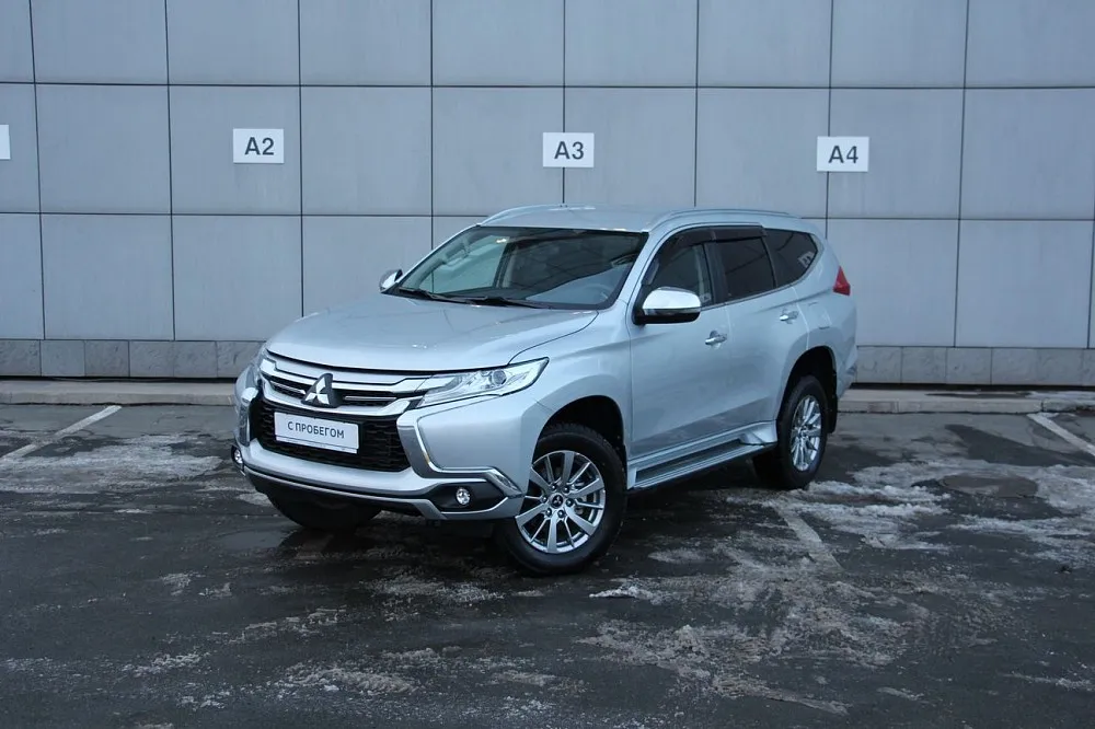 Mitsubishi Pajero Image 1